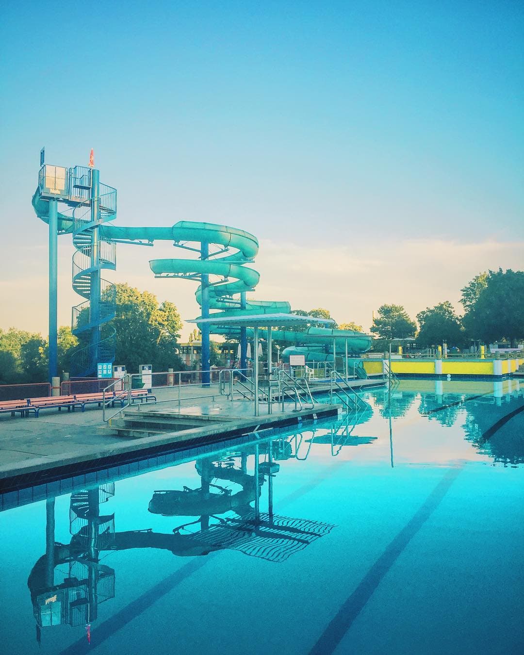 Die längste Wasserrutsche in Wien im Schafbergbad, 18. Bezirk.