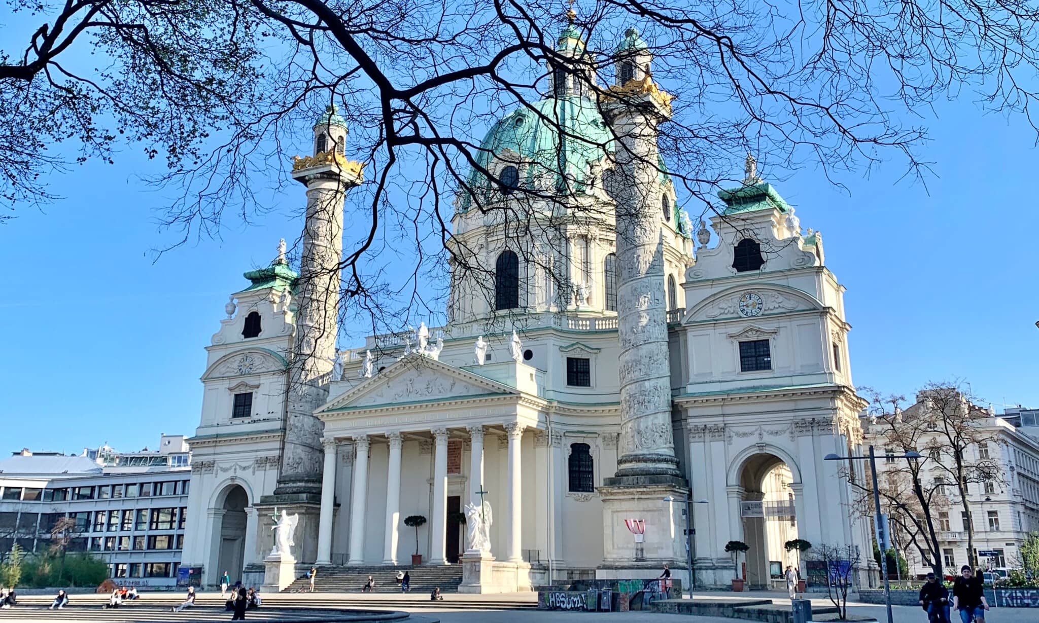 Der Karlsplatz und Resselpark sind im 4. Bezirk in Wien, Ansicht der Karlskirche
