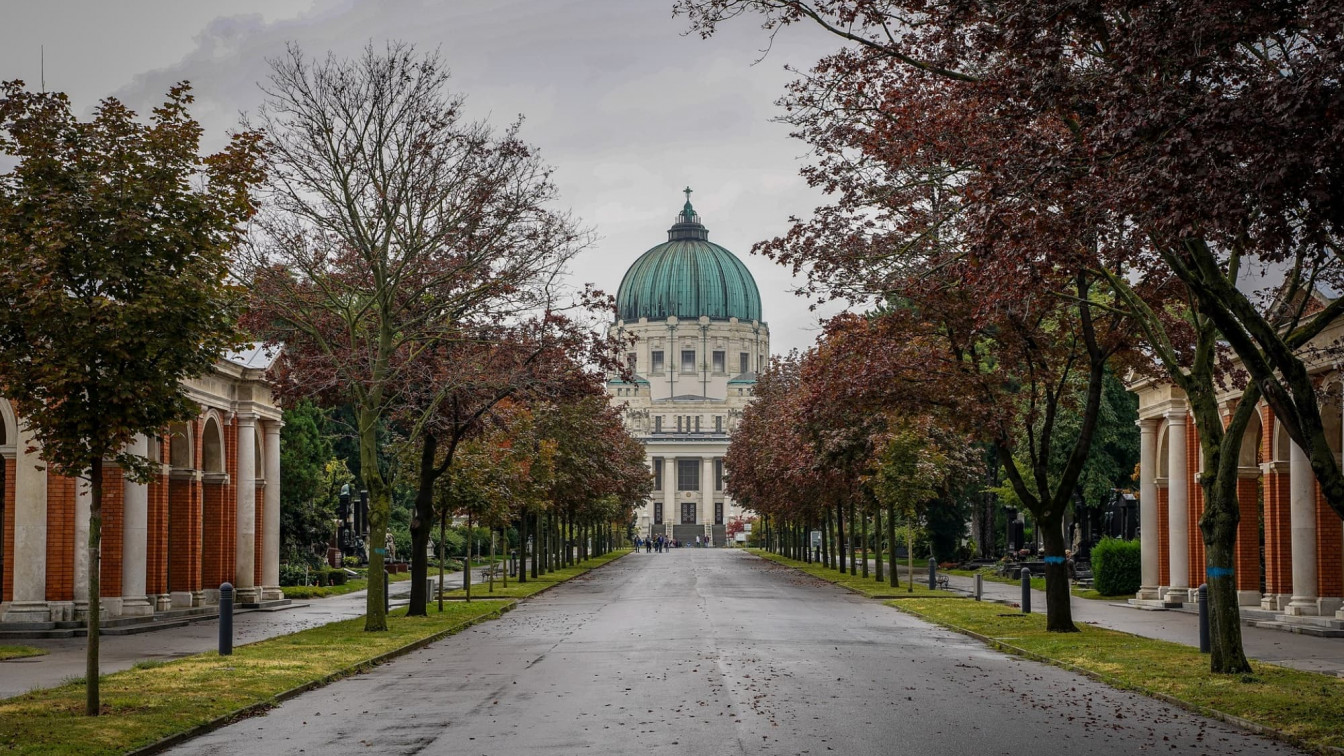 Der Zentralfriedhof in Wien im Herbst