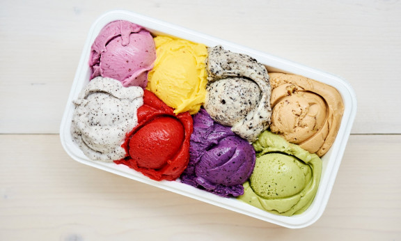 Veganista Eis verschiedene Sorten in einer Box 