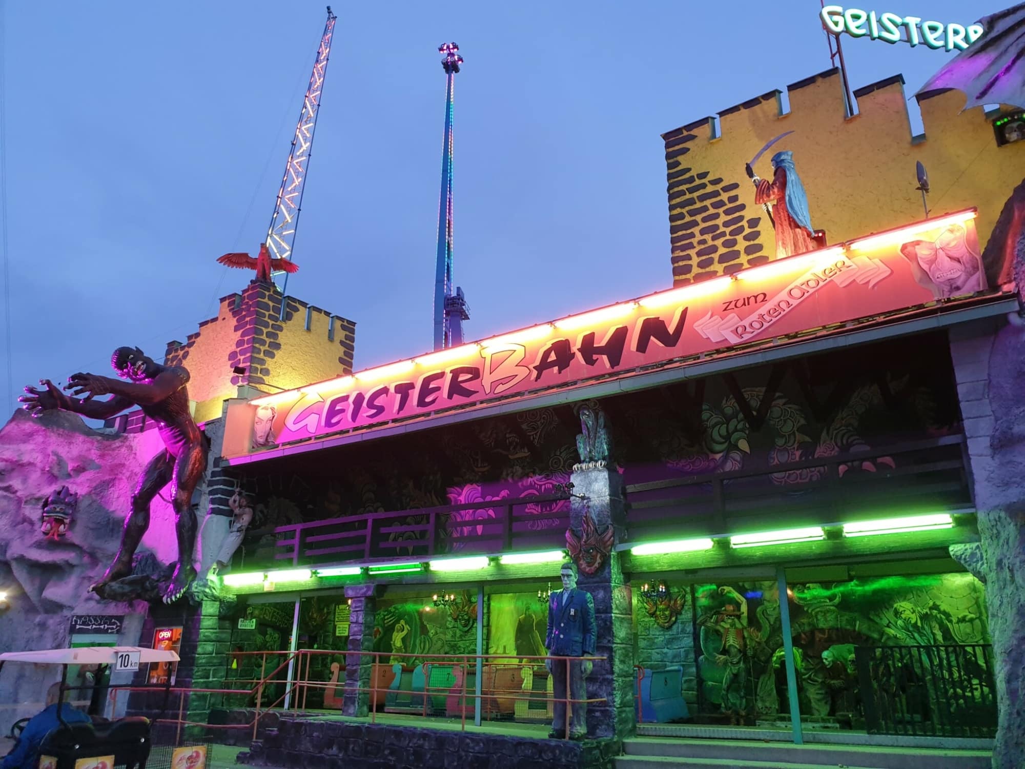 Wiener Prater: Geisterbahn zum roten Adler