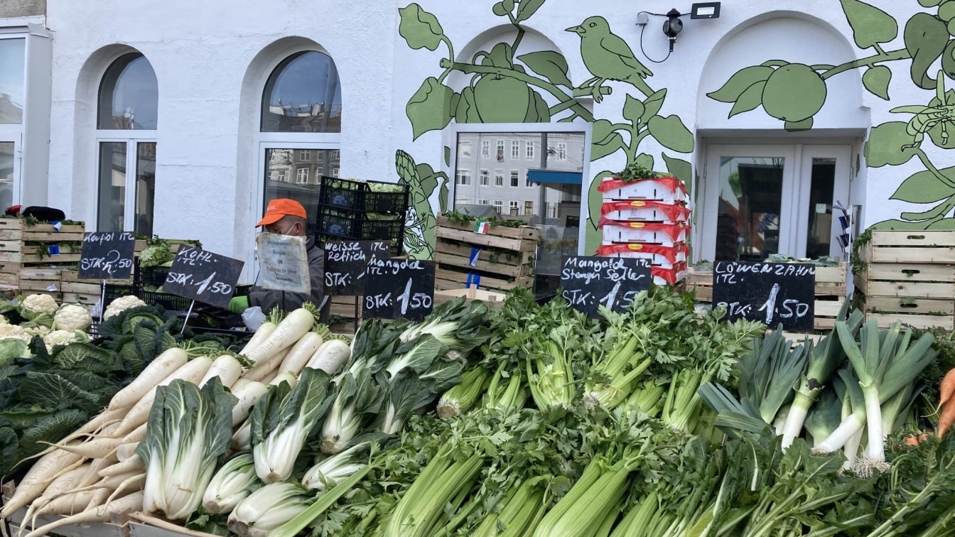 Ein Bauernmarkt in Wien: Hier ein Marktstand am Yppenplatz