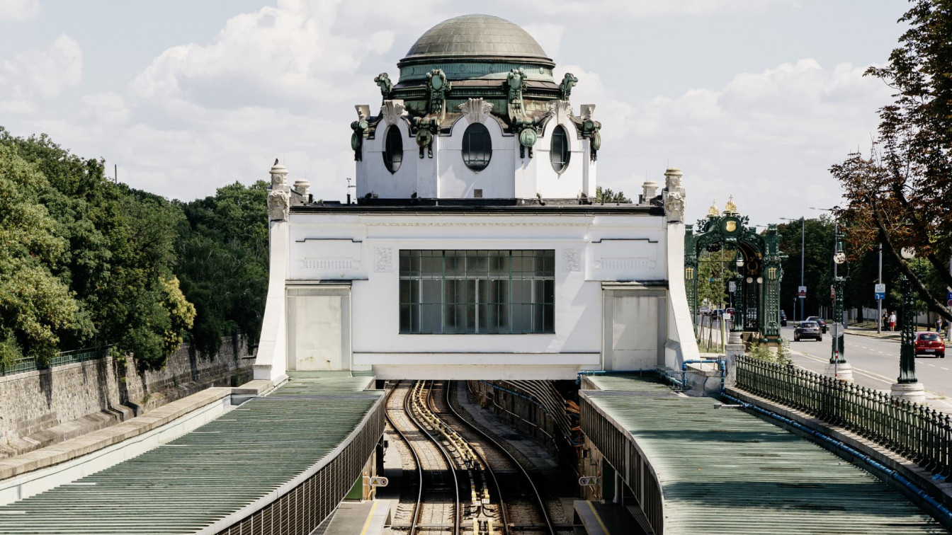 Ein Foto von den Bahngleisen der U-Bahn U4 in Wien Hietzing