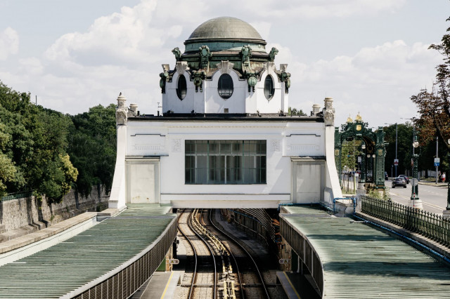 Ein Foto von den Bahngleisen der U-Bahn U4 in Wien Hietzing