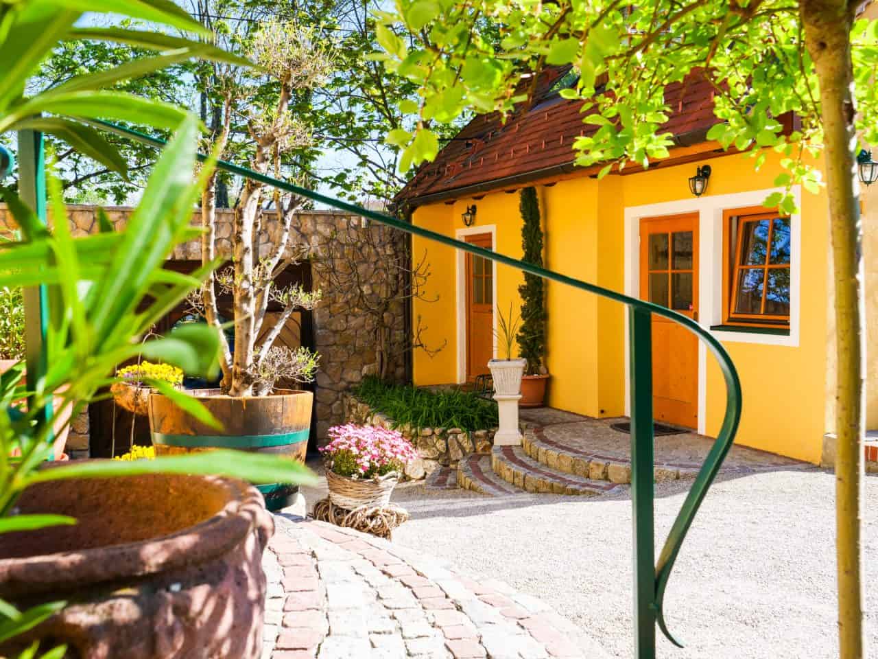 der Gastgarten beim Heurigen Edlmoser in Wien