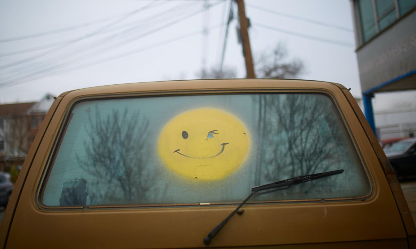 Parken auf der Donauinsel: Ein Auto mit Smiley (Symbolbild)