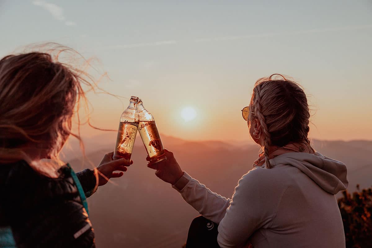 Die Aussicht auf kühlenden Sommerwanderungen in Österreich genießen, Sponsored (c) Lisa Schmerold | 1000things