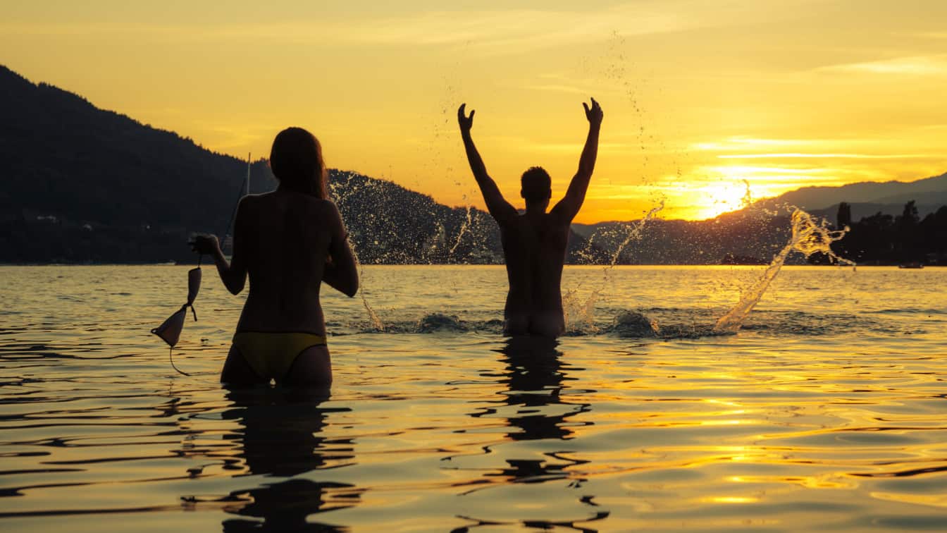 Kärnten See Sonnenuntergangsschwimmen