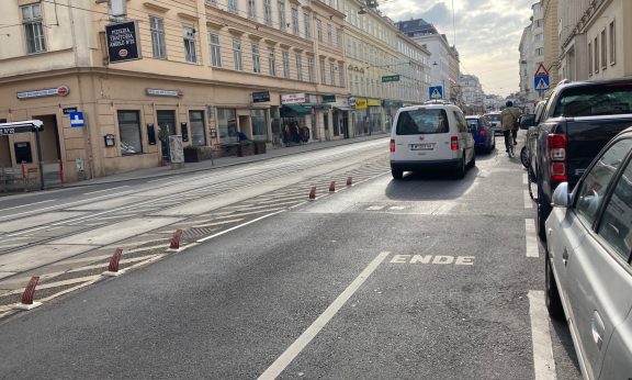 Der Radweg auf der Inneren Währingerstraße endet (c) Alissa Hacker | 1000things