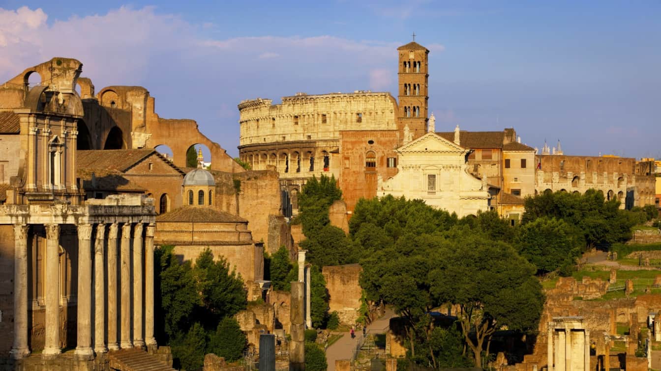 Eine Archäologische Ausgrabung in Rom, nur ein Beispiel für die vielen Highlights bei einem Urlaub in Rom