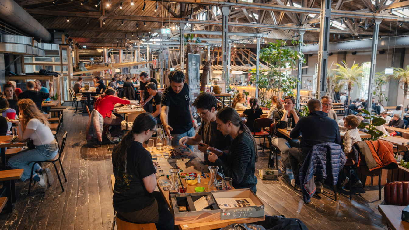 Brettspiele in Wien: Brettspielsonntag im Gleis//Garten, organisiert vom Verein Paradice