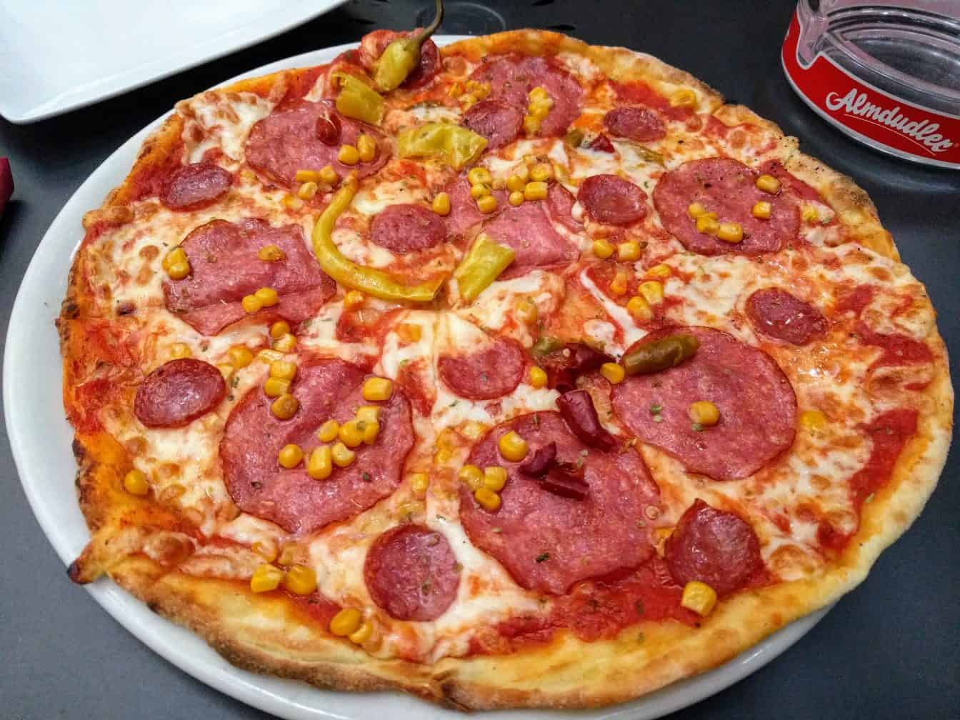 eine Pizza in der Pizzeria Scarabocchio in Wien