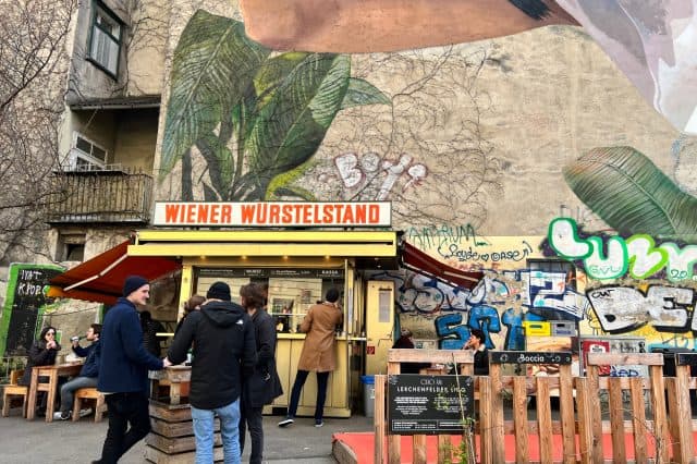 der Wiener Würstelstand in der Pfeilgasse in Wien