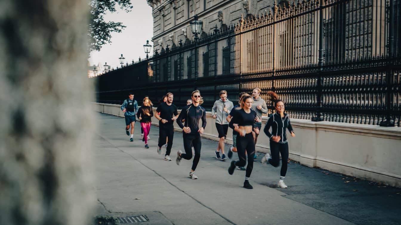 Die Laufgruppe Eary Birds läuft morgens um die Ringstraße. (c) Dominik Kraihamer | Early Birds