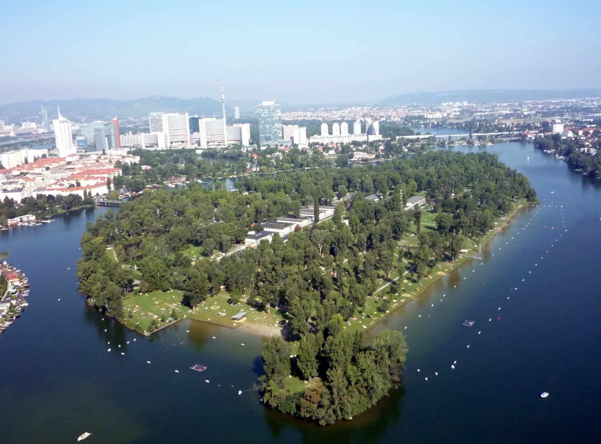 Freibäder in Wien: Das Strandbad Gänsehäufel mit mehreren Becken, 1220 (c) MA 44