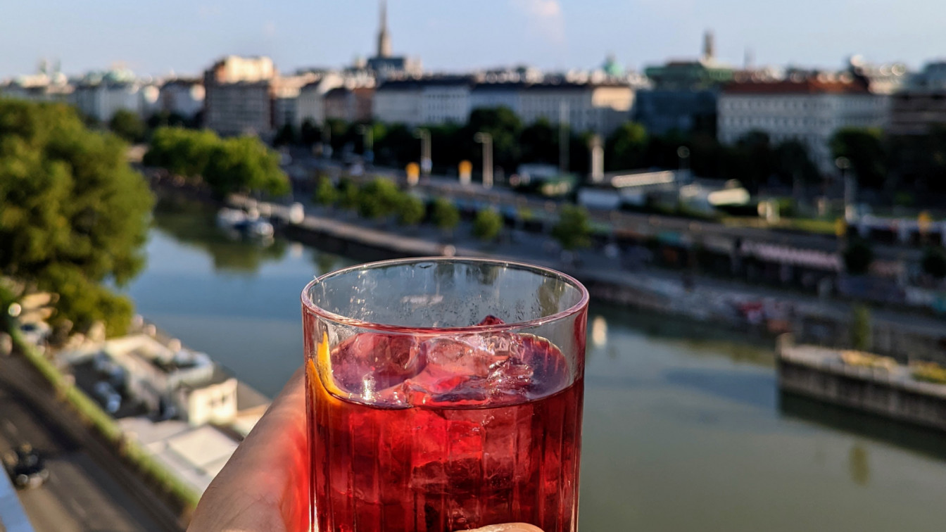 Istros Rooftop Bar Wien Negroni