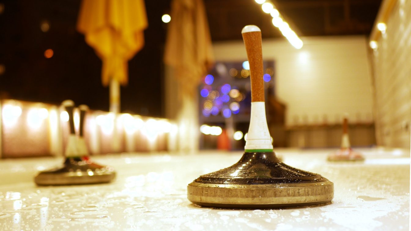 Eisstockschießen am Badeschiff