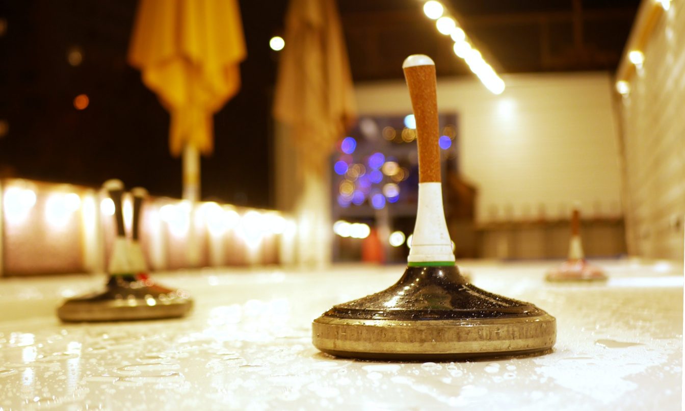 Eisstockschießen am Badeschiff