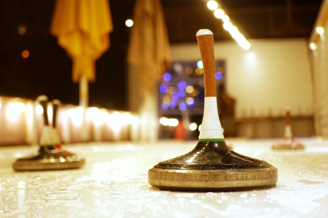 Eisstockschießen am Badeschiff