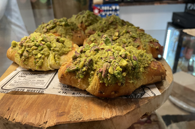 Cafe Delice Wien Croissant