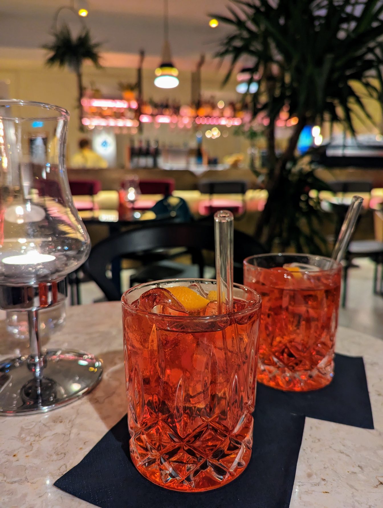 Cafe Liebling im Volkstheater Wien Bar Negroni