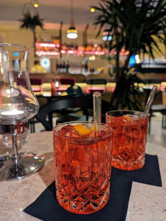 Cafe Liebling im Volkstheater Wien Bar Negroni