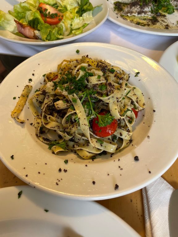 Nudeln mit Mohnpesto