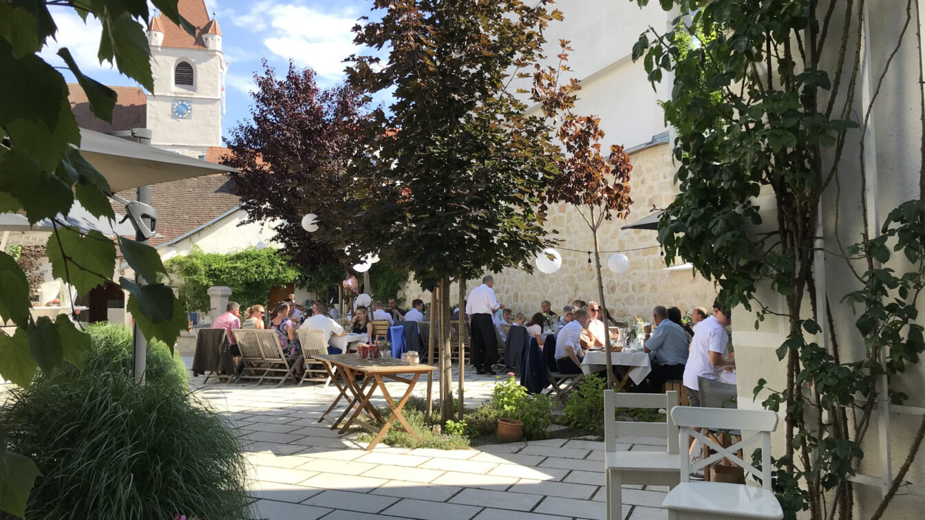 Weinschwein Eisenstadt Gastgarten