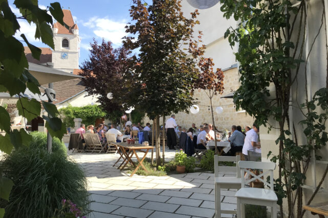 Weinschwein Eisenstadt Gastgarten
