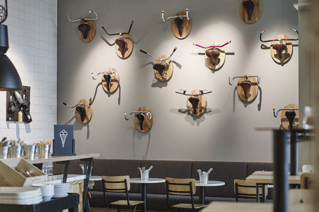 Cyclist Hotel Andaz Café 10. Bezirk