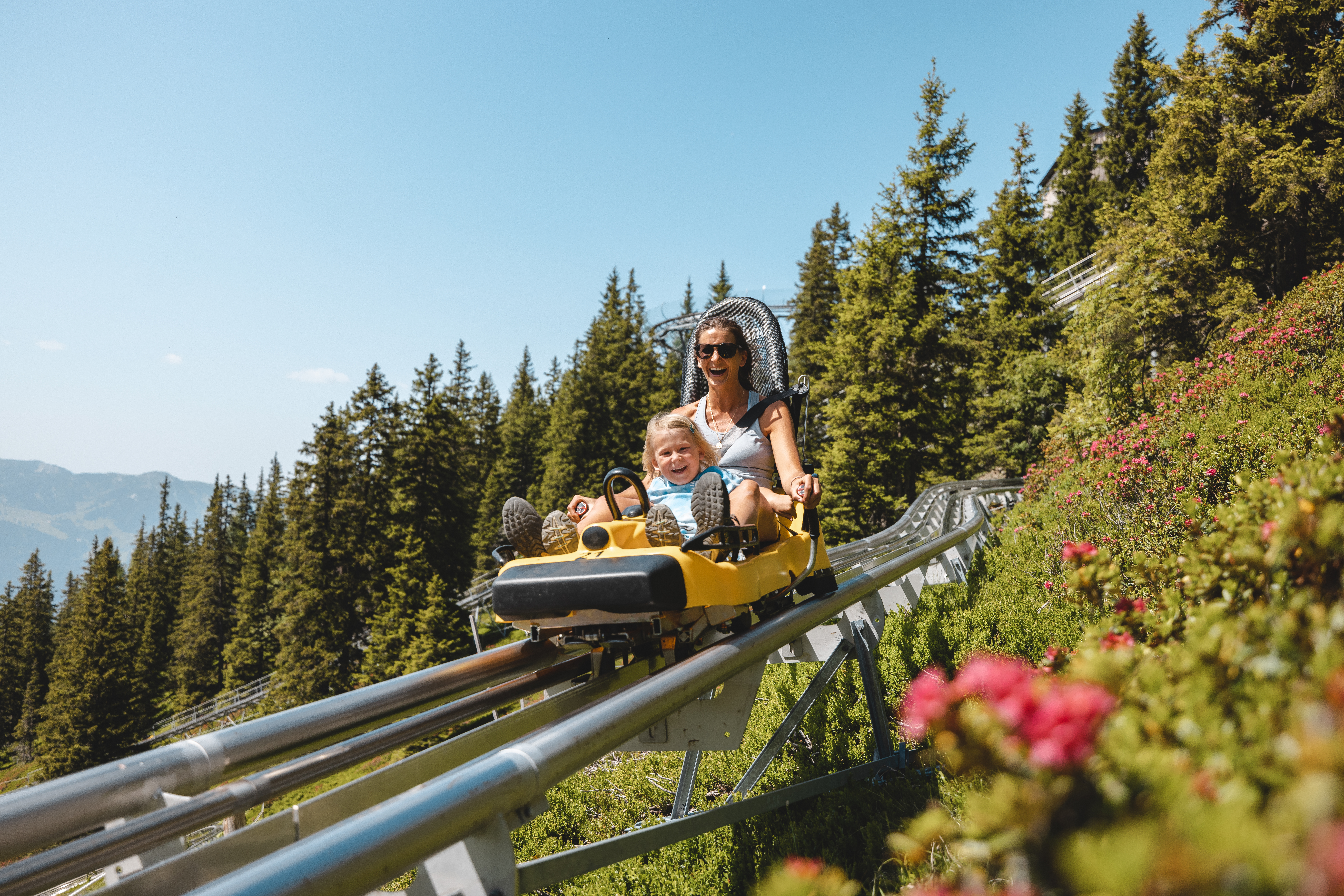 Lauser Sauser Alpine Coaster Mutter mit Sohn Sommer Alpbach