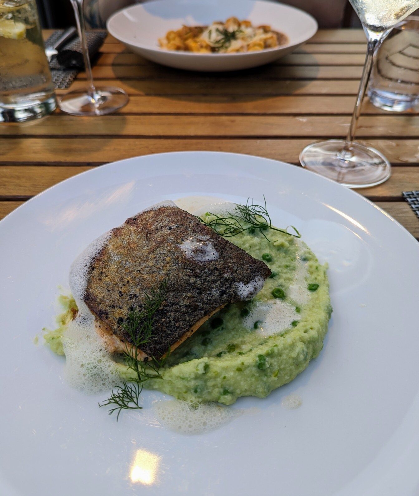 Lokalität in Hernals: Klee am Hanslteich