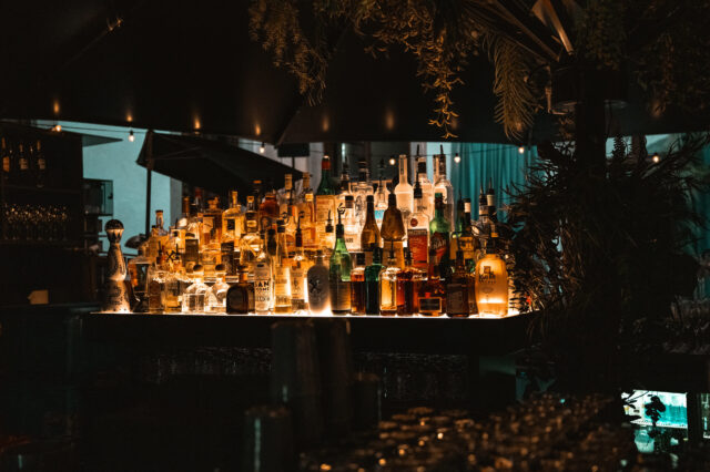 Katze Katze Graz, Baransicht mit vielen Getränken