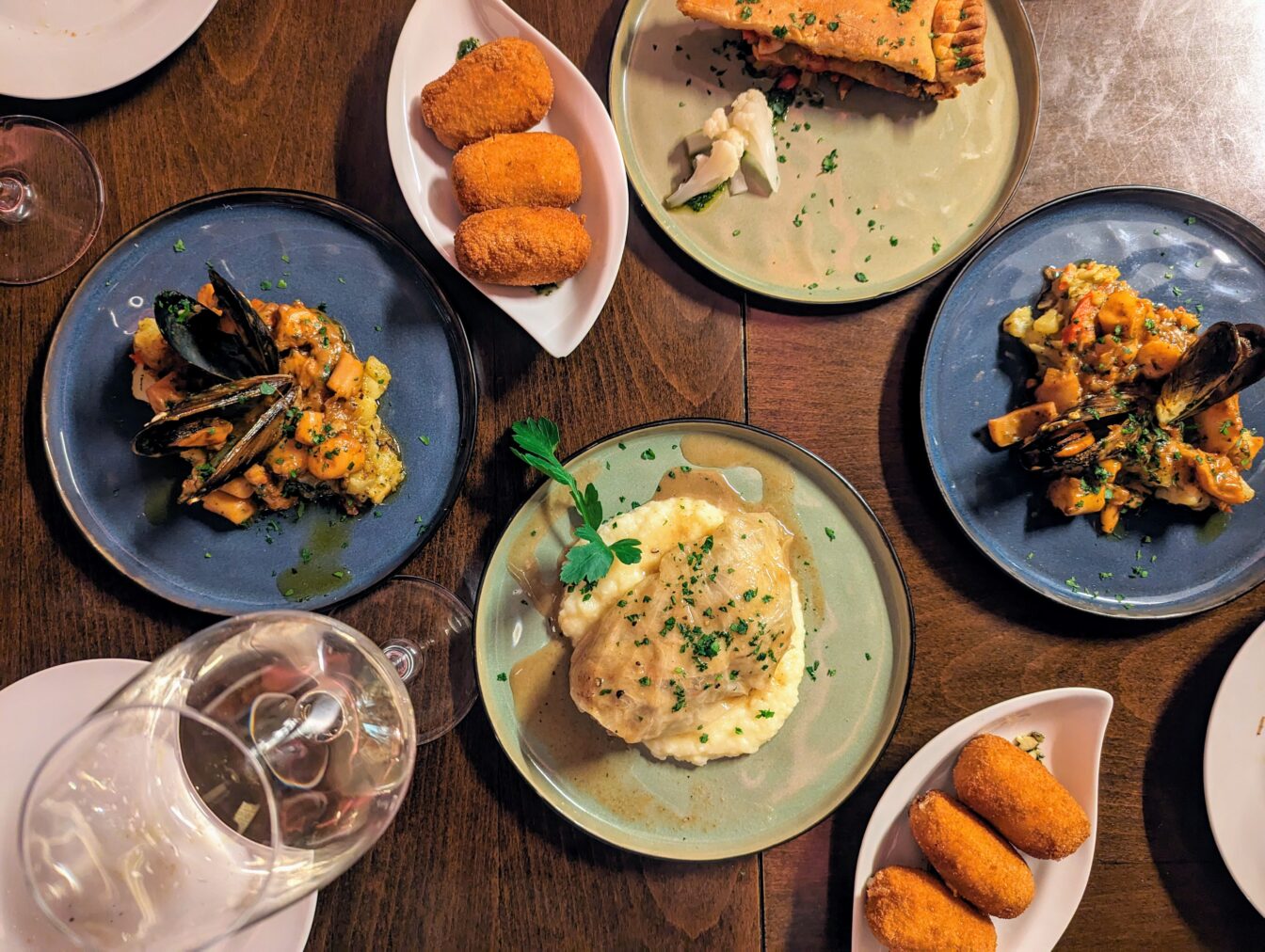 kleine spanische Gerichte zum Teilen in der Tapasbar L'ase in Wien