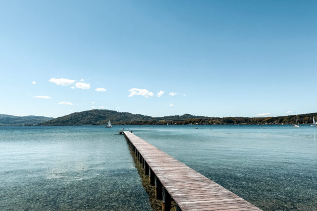 Seebad Schörfling am Attersse mit langem Holzsteg