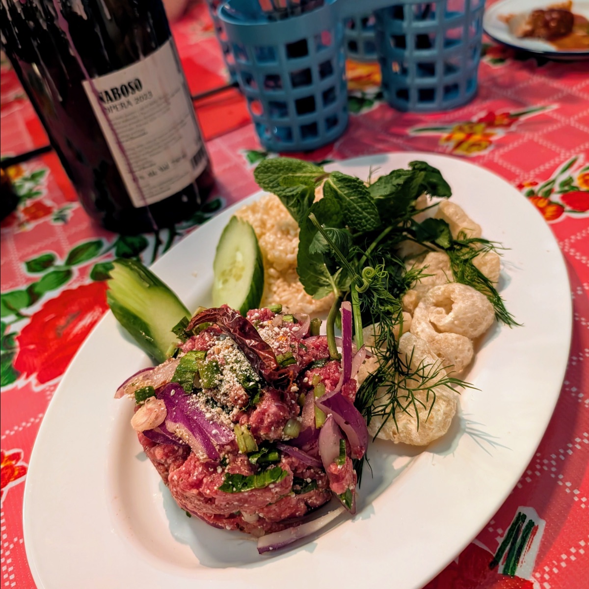 Thailändisches Beef Tatar in der Sip Song Bar in Wien