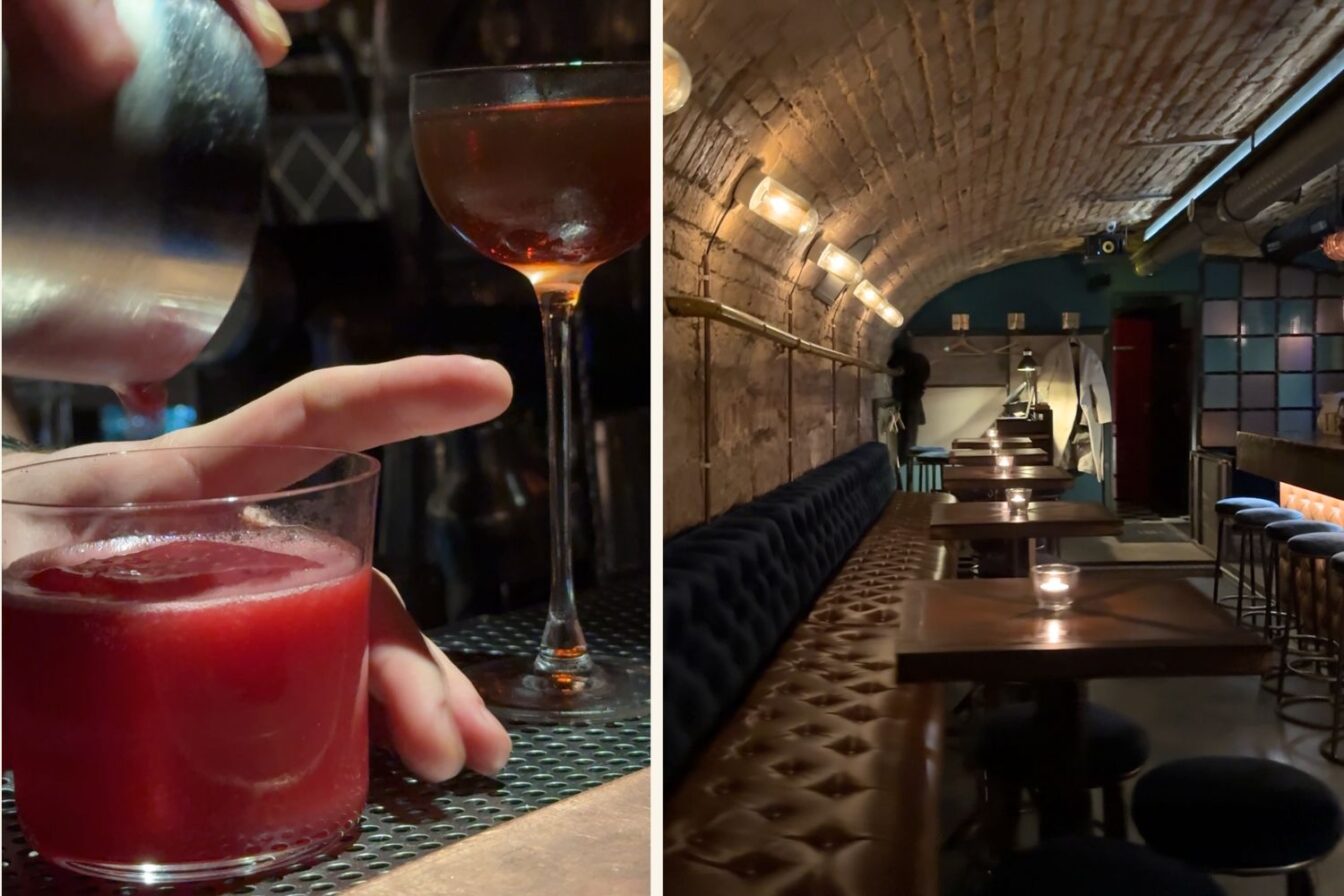 Stimmungsvolle Aufnahme aus der Hotsy Totsy Bar in Budapest. Links im Bild: Nahaufnahme von zwei stilvoll gemixten Cocktails, darunter ein leuchtend roter Drink in einem Tumblerglas. Rechts im Bild: gemütlicher Barbereich mit gemauertem Gewölbe, gedämpfter Beleuchtung und eleganter Ledersitzbank. Die Hotsy Totsy Bar ist bekannt für ihre kreative Cocktailkarte, intime Atmosphäre und versteckten Location-Charme mitten im Szeneviertel.
