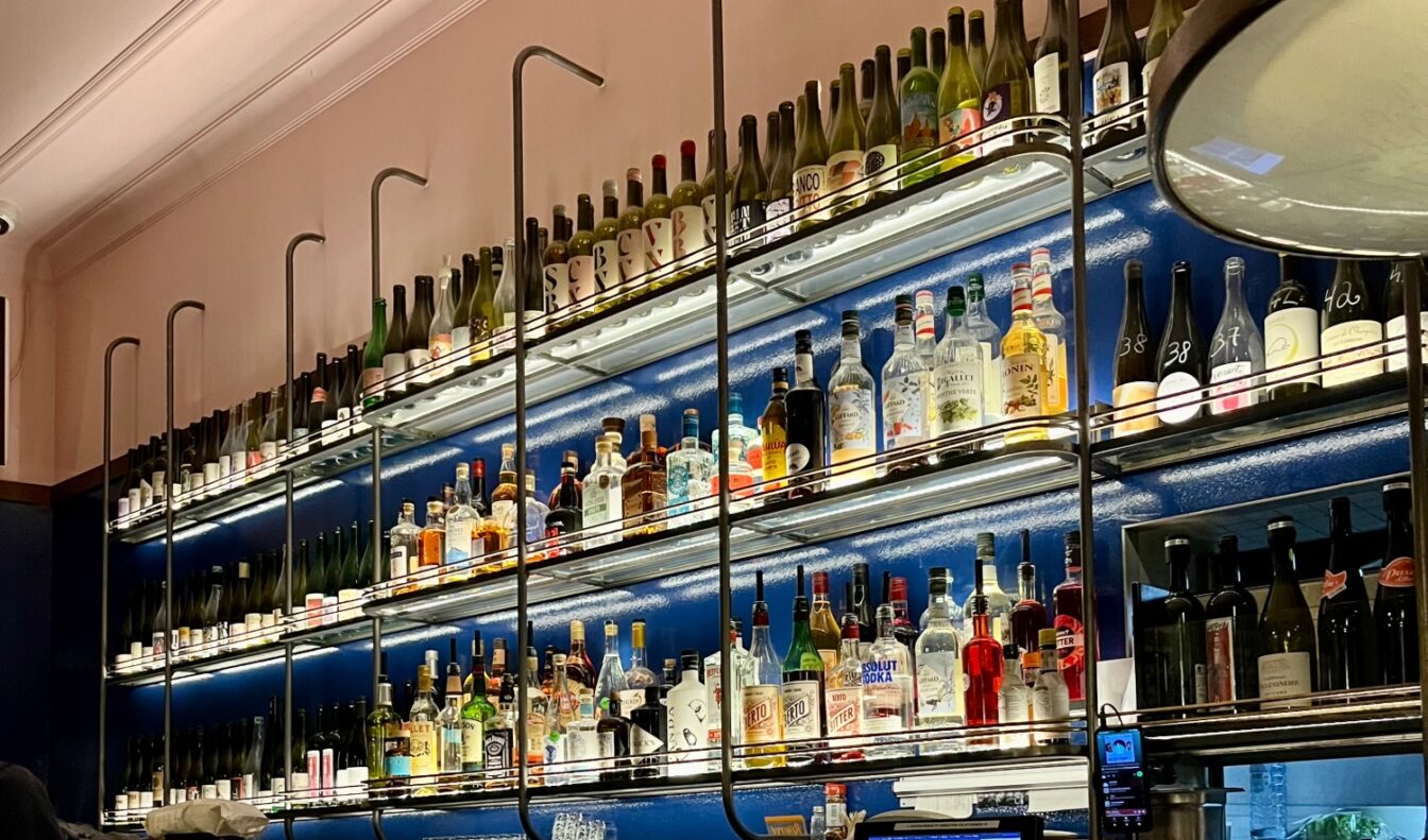 Die Bar des Restaurants Chez Richard in Brüssel