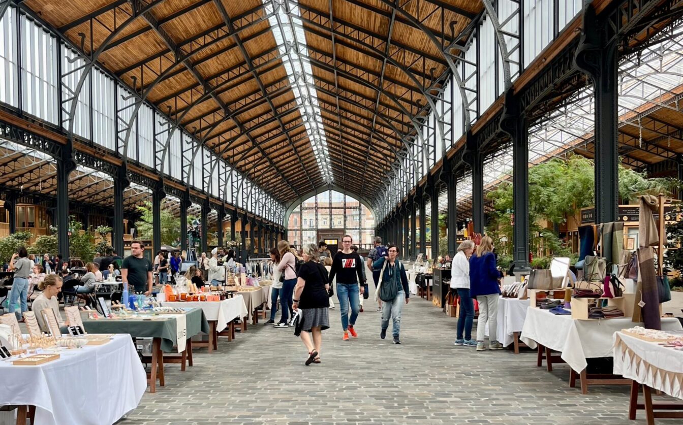 Die Markthalle Tour & Taxis in Brüssel, ein Ort mit Events, Museen und Food