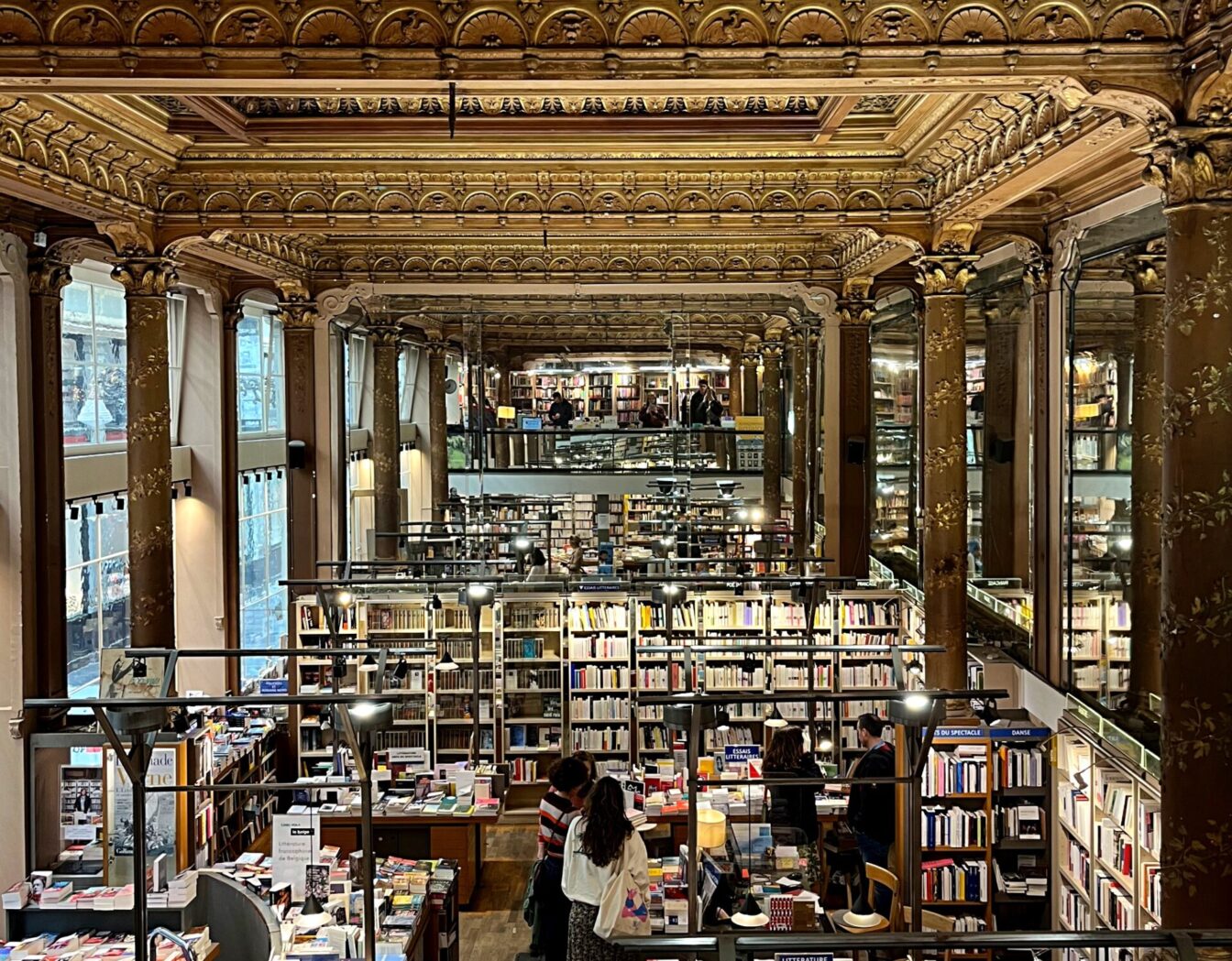 Die vielleicht schönste Buchhandlung der Welt, Tropismes in Brüssel