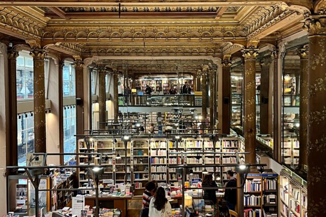 Die vielleicht schönste Buchhandlung der Welt, Tropismes in Brüssel
