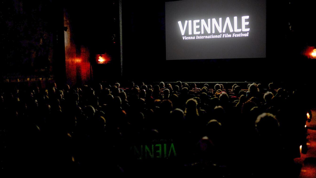 Wien, Viennale 2017.Copyright by Robert NEWALD Photographie, A-1164 Vienna, P.O.Box 13. Bank: ERSTE Bank, A-1010 Vienna, Am Graben 21; BIC Bank Identification Code (swift code): GIBAATWWXXX; IBAN International Bank Account Number: AT48 20111 0000 4422 015; UID Number: ATU 124 254 00; Contact: office@newald.at. Ver√∂ffentlichung honorarfrei NUR im Zusammenhang mit der redaktionellen Berichterstattung √ºber die Viennale 2017, Namensnennung obligatorisch. Jede Verwendung, Verwertung und Vertrieb √ºber eine Bild- und/oder Presseagentur ist untersagt. Publishing free of charge ONLY combined with reporting about the Viennale 2017. *** Local Caption *** Samstag, 28.10.2017: Filmvorf√ºhrung TROUBLE IN PARADISE im Rahmen der Hommage an Hans Hurch und Publikumsgespr√§ch mit Regisseur Gaston Solnicki, der den Film ausgew√§hlt hat, im Stadtkino im K√ºnstlerhaus