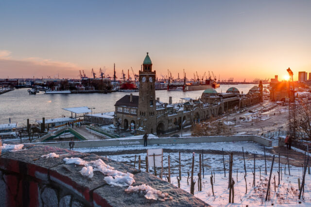Landungsbrücken Hamburg im Winter