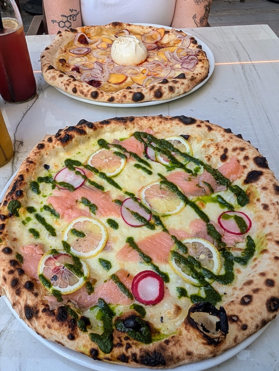 neapolitanische Pizza in der Pizzeria Peng Peng by Randale in Wien