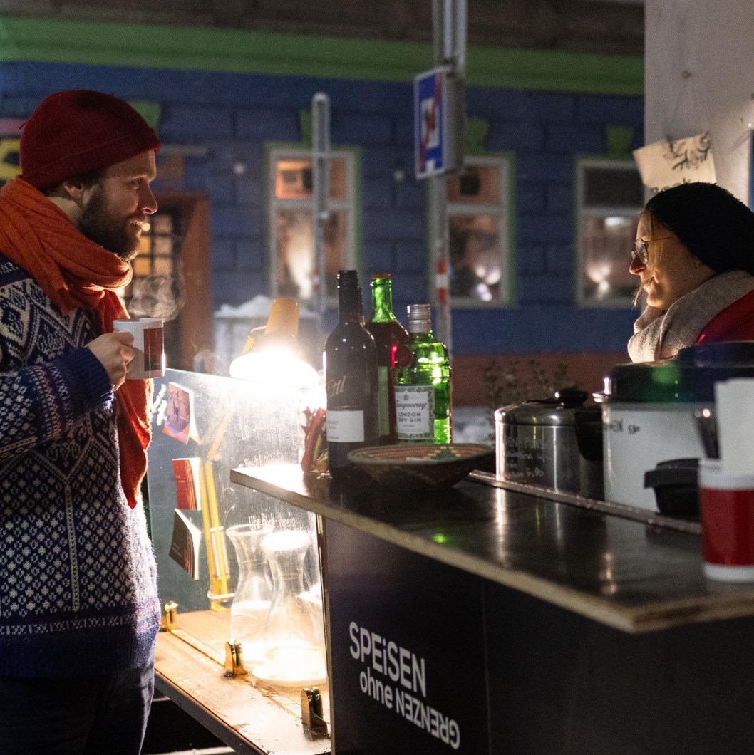 Punsch-Stand in Wien: Charity Punsch von Ute Bock am Yppenplatz
