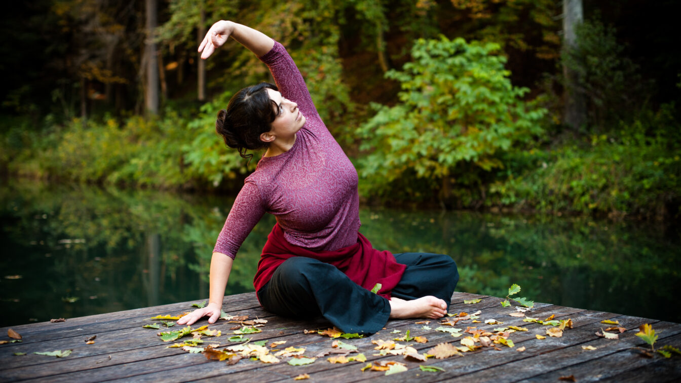 Yoga Retreat am Naturbadeteich im Wald hinter dem Biohotel der daberer