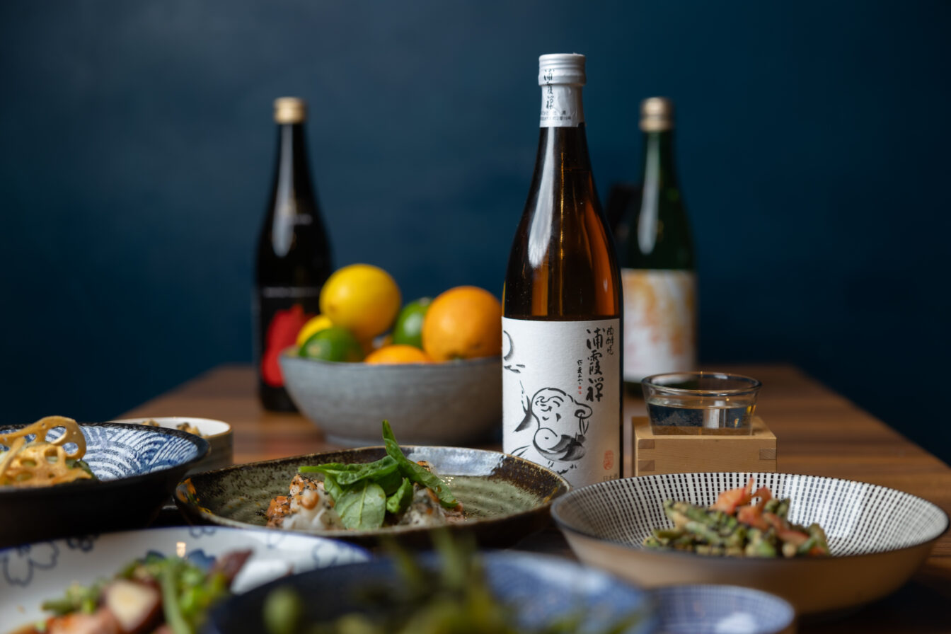 Okra Sake Bar Tischset mit Sake quer