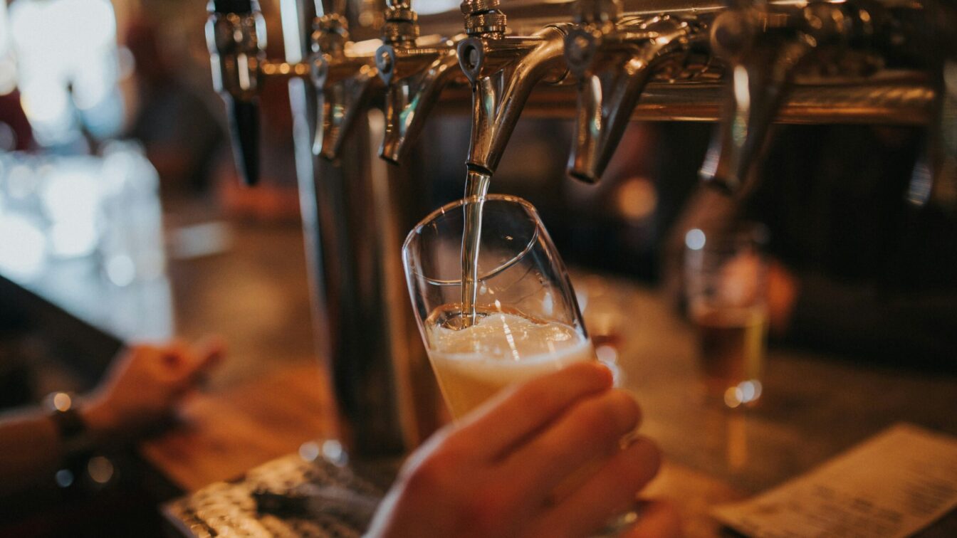 Bier wird frisch gezapft