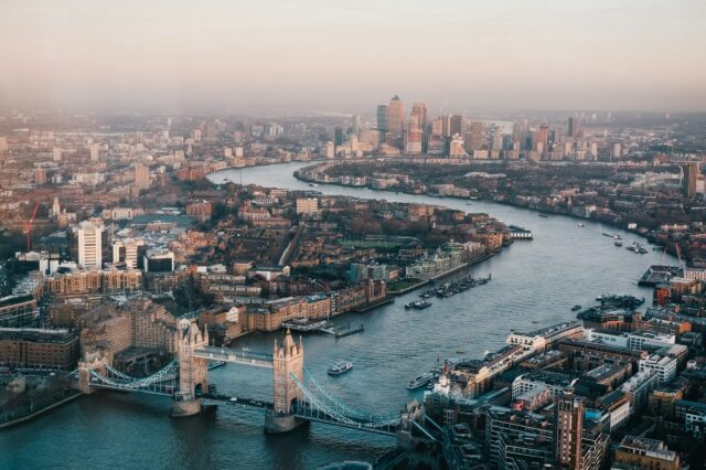 Themse London mit Blick auf die Tower Bridge