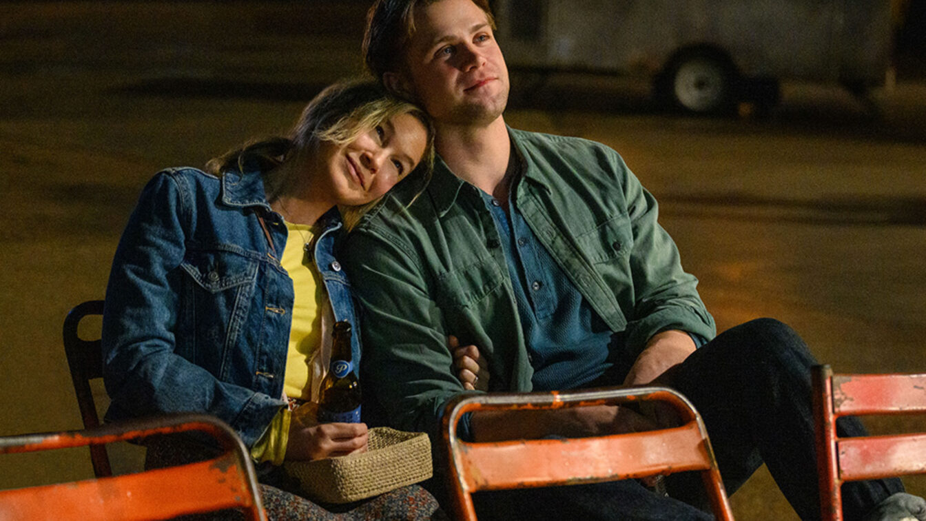 Eine Szene aus dem Film "Bridget Jones – Verrückt nach ihm" mit Renée Zellweger und Leo Woodall